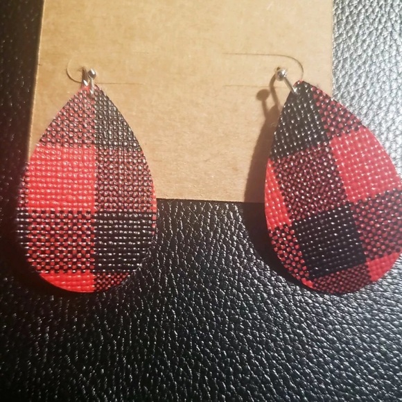 BUFFALO PLAID FAUX LEATHER EARRINGS - Picture 2 of 5